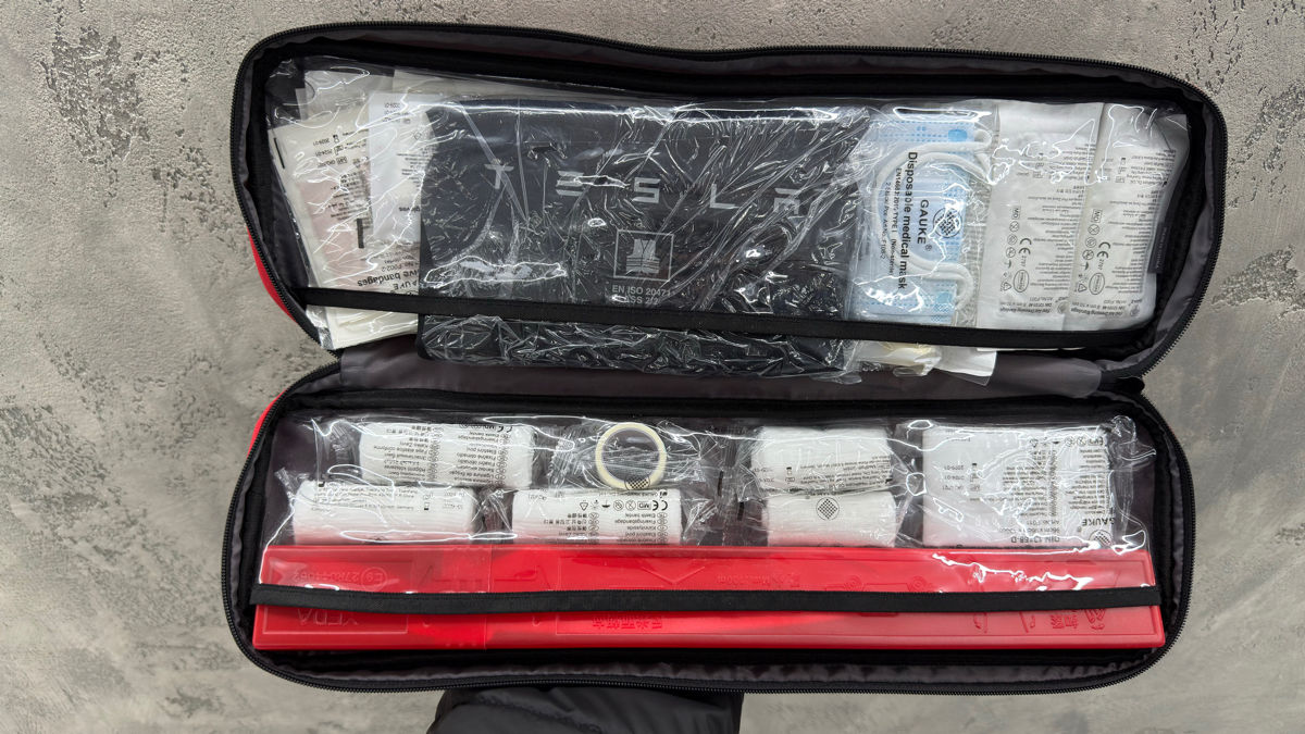 Tesla First Aid Kit (First Aid Kit + Vest + Warning Triangle) / Tesla Original Safety Kit — 8
