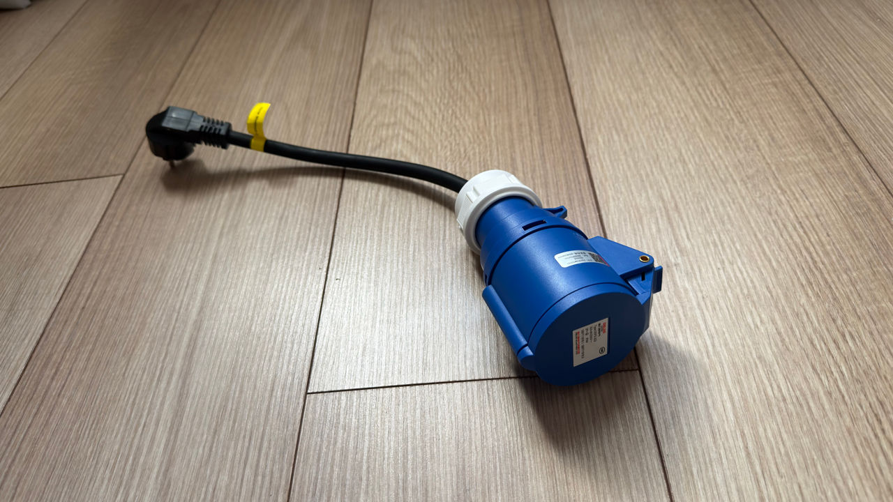 Adaptor - adaptor de la priză de putere (32A) la fișă euro (16A) pentru încărcarea Tesla Mobile